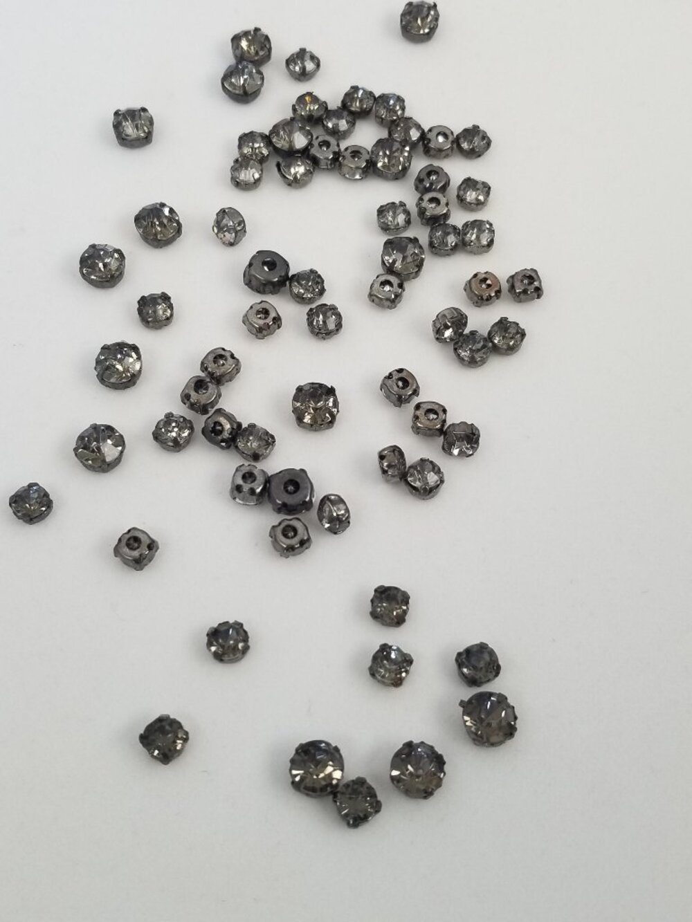 Crystal Rhinestones Gunmetal Black Diamond 4-Prong 68 Pieces 2 Sizes
